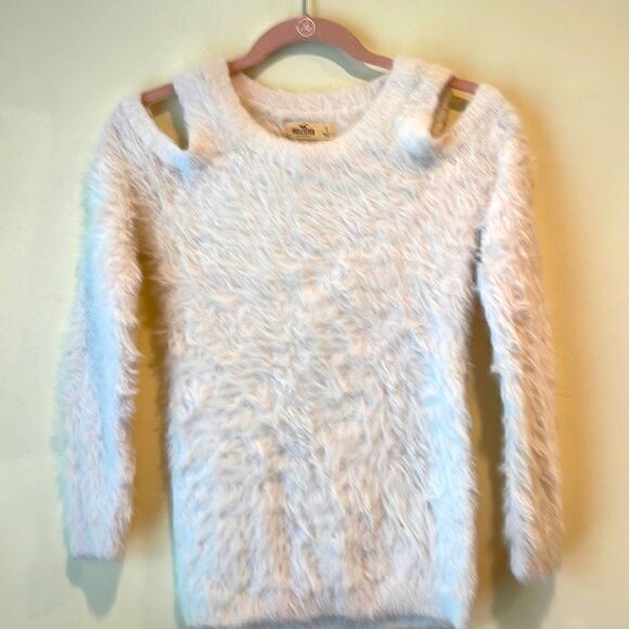 Hollister White Fuzzy Cold Shoulder Sweater Size Small - Picture 1 of 4